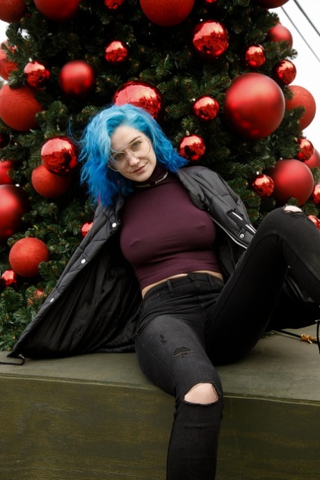 Skye Blue model pretty pic