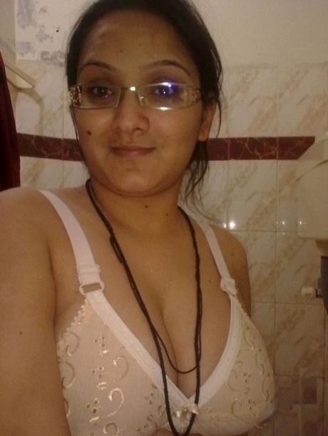 curvy glasses xxx photo