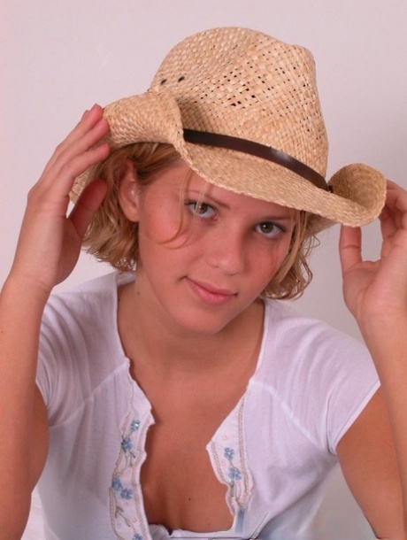 Karen Dreams adult actress photo