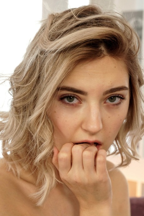 Eva Elfie adult model picture