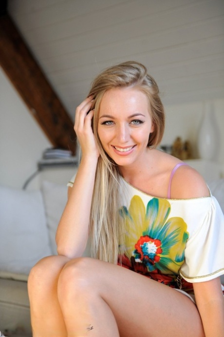 britisk blond pene hete bilde