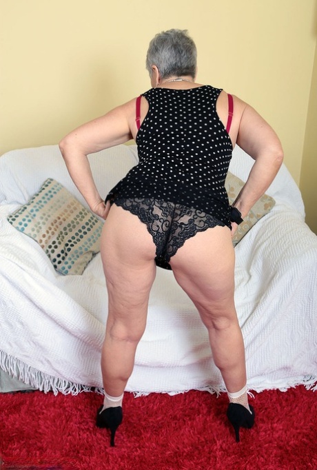 jupe de grand-mère nu xxx collection