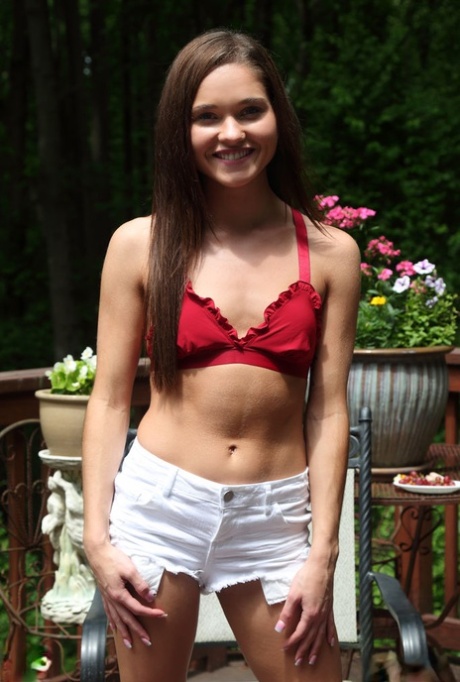 Zoe Bloom pornographic actress pictures