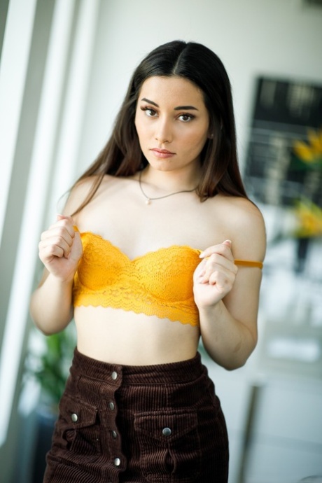 Aria Lee model free image