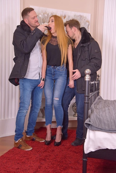 roodharige trio perfecte naakten afbeeldingen
