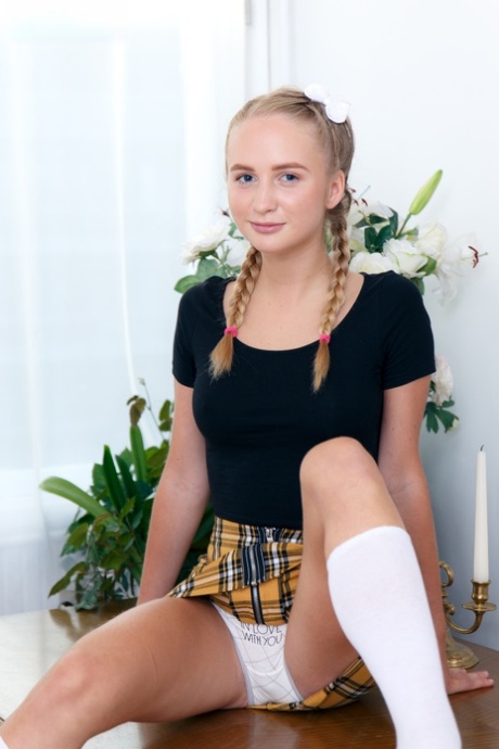 teen upskirt panties hd pics