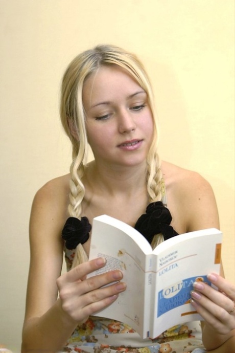 Lovely Anne nice model image