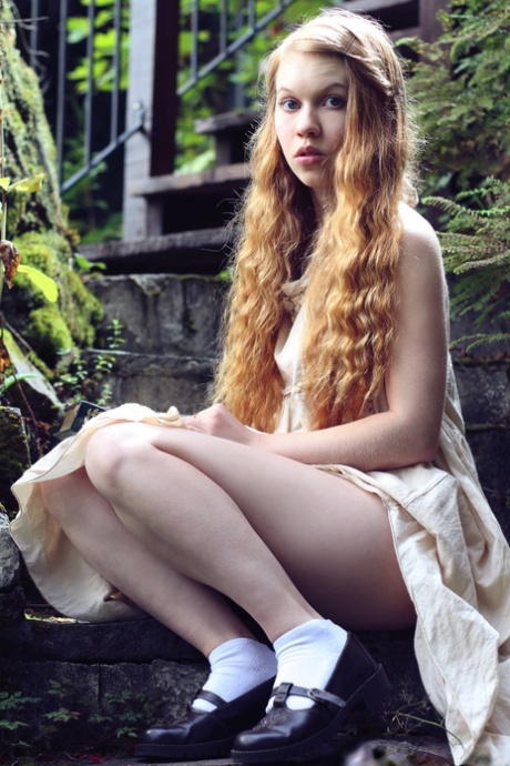 Dolly Little model nude photo