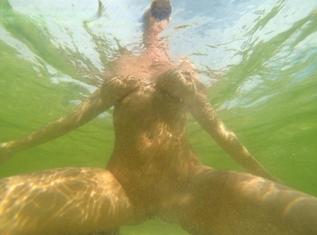 plażowa MILF górne xxx obraz
