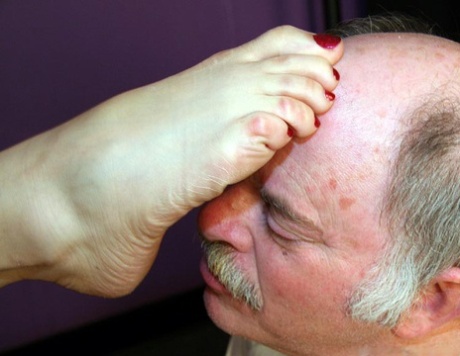 piedi femdom porno perfetto immagine