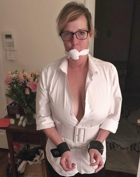 nerdy milf naked pics