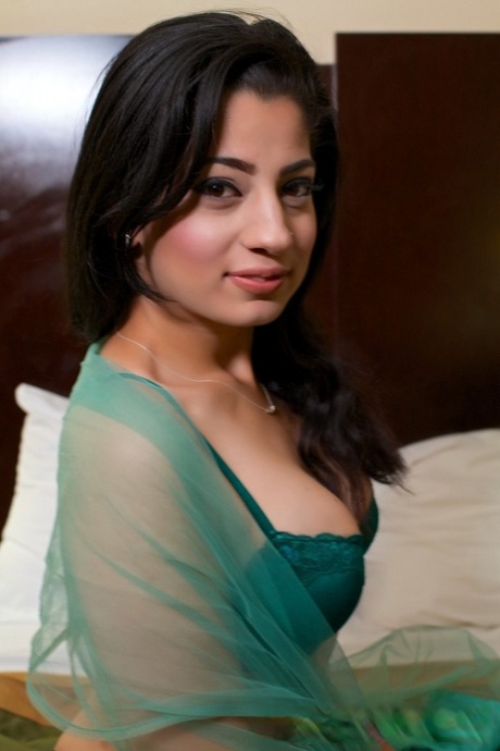 Nadia Ali sex model photos