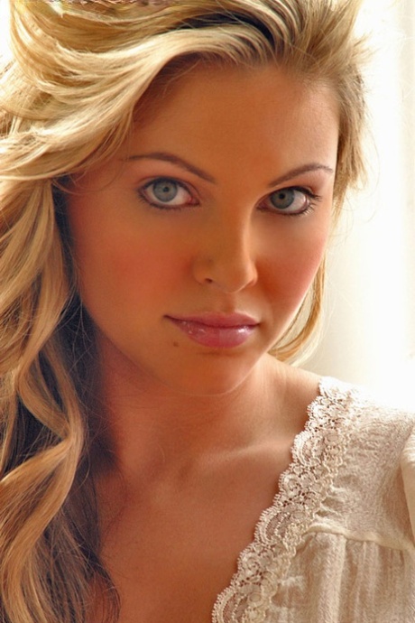 Jesse Capelli sexy actress gallery