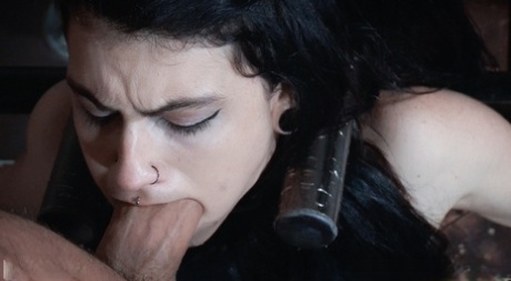 bdsm deepthroat naakt foto's