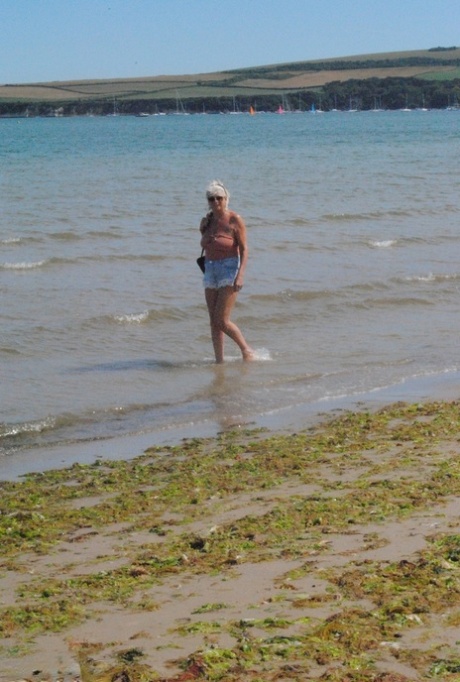 Oma-Strand hd exklusive bilder