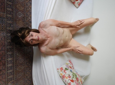 mormor små bröst nakenbilder pornografiska bilder