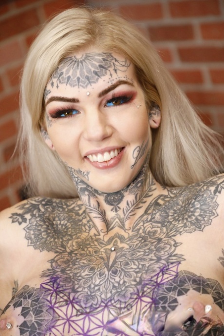 gepiercete tepels porno's afbeeldingen