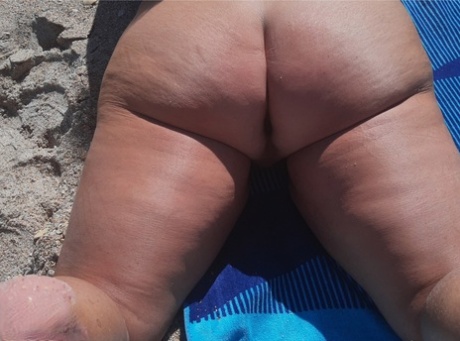 oma strand naakt leuk afb
