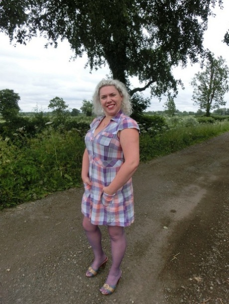 mature outdoor beautiful naked picture