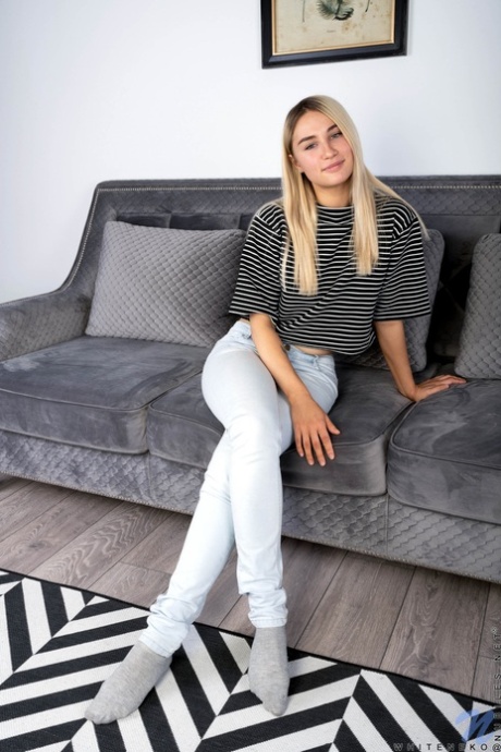 Loren Strawberry model gallery