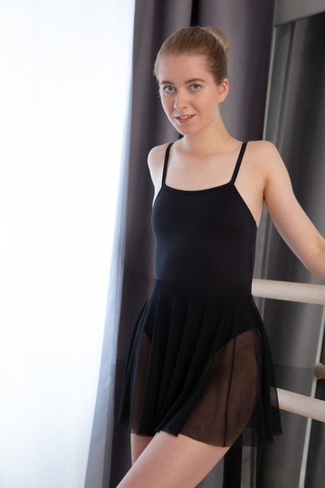 cheveux courts petits seins beaux nus archive