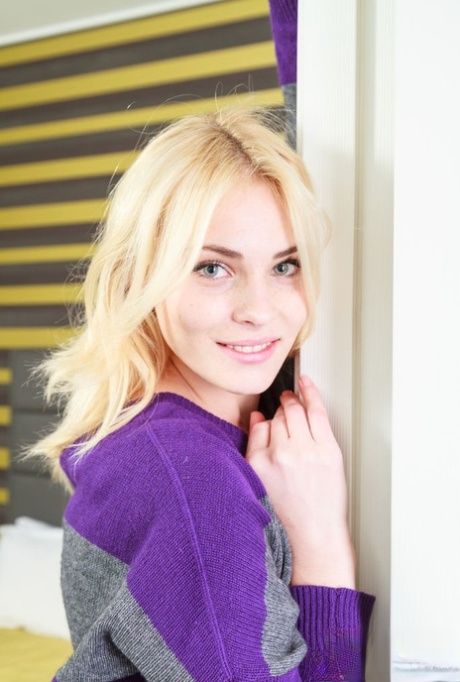 Cordelia Ahe model naked photo