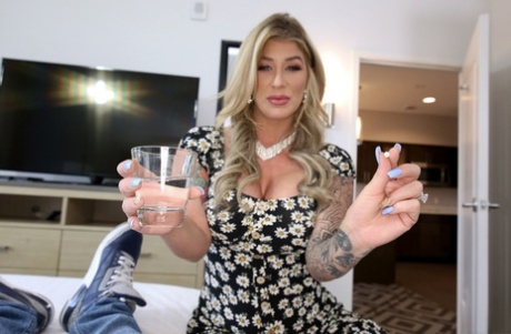 Lolly Dames pornstar high quality photos