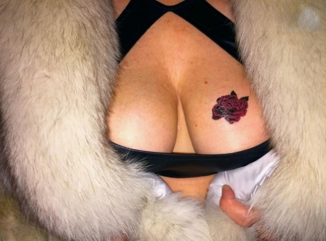 tatouage de grand-mère chaud images