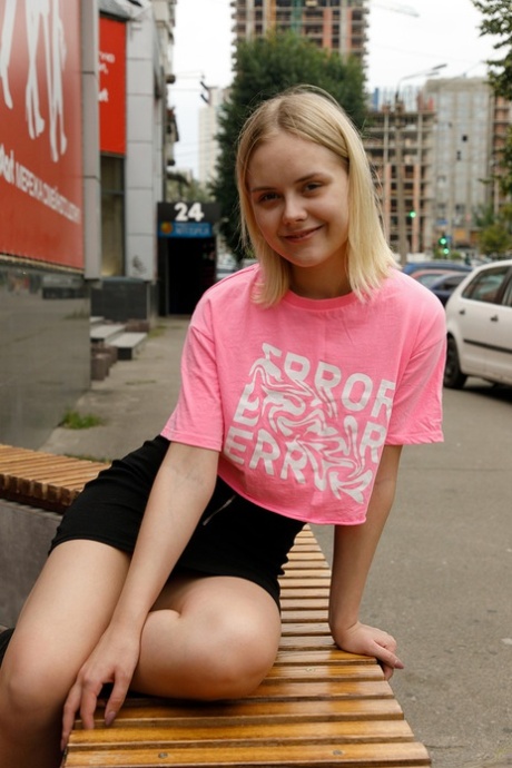 Emily Cutie naked model pics