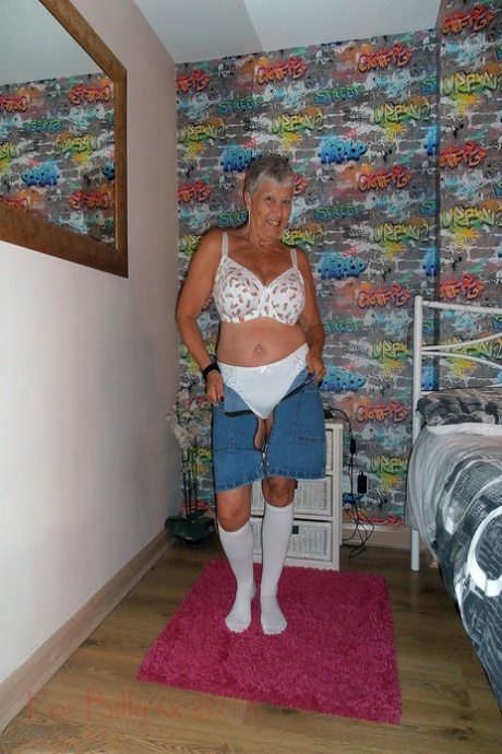 mummon riisuutuminen pornoa img