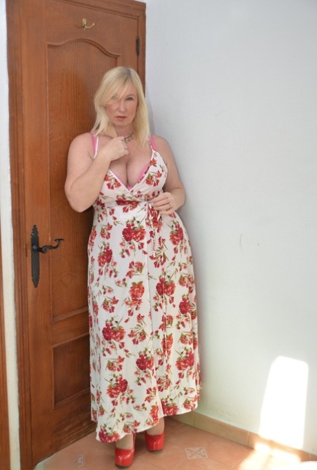 chubby cleavage perfect picture