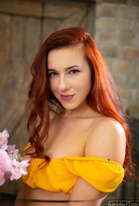 Oxi Bendini nude pornstar pic