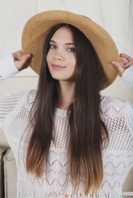 Adriana Fawn sex model img