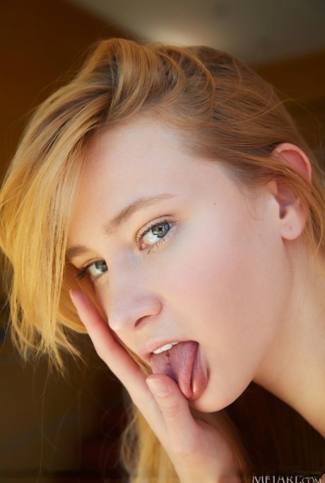 model heet naakt foto