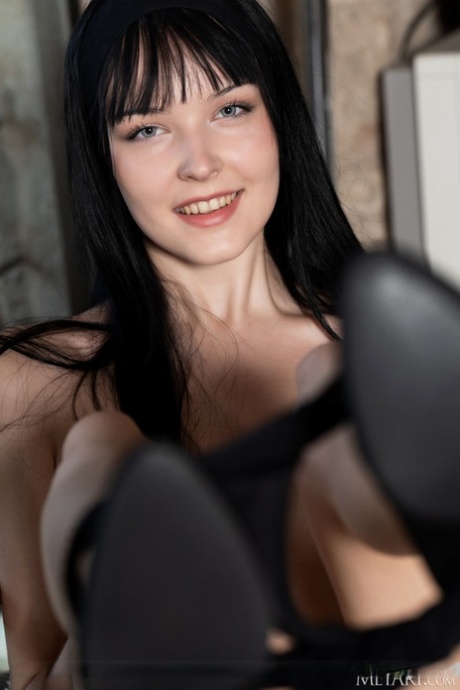 Amelia Riven art actress gallery