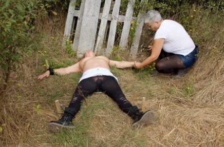 bdsm berlekuk telanjang foto