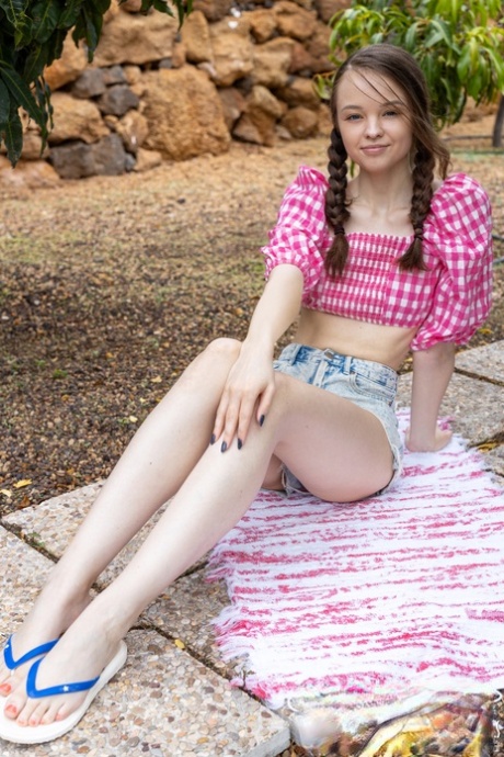 teen feet art porn pic