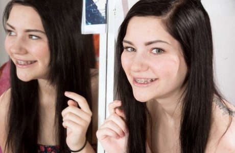 lesbian jari cantik gambar