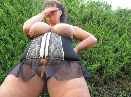 thick thighs mature free archive