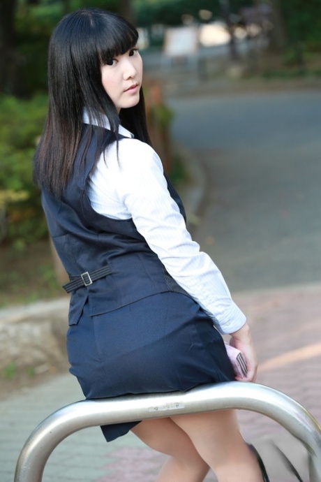 japanska suknja seksi gole galerije
