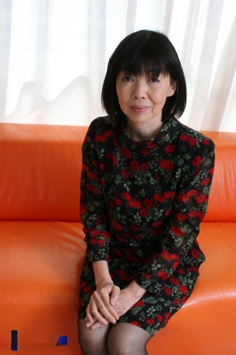 asiatisk bedstemor ret nøgen gallerier