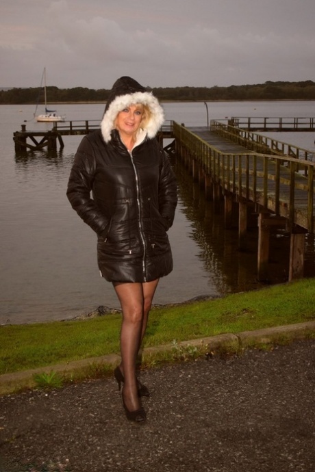 asiatisk husmor flot pornografisk Foto