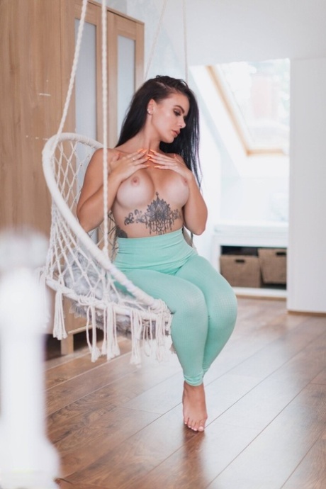 pantalones de yoga de tetas grandes arte superior imagen