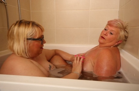 mature wet pussy nude img