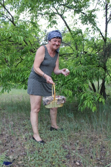 abuela seduce a chico porno caliente imágenes