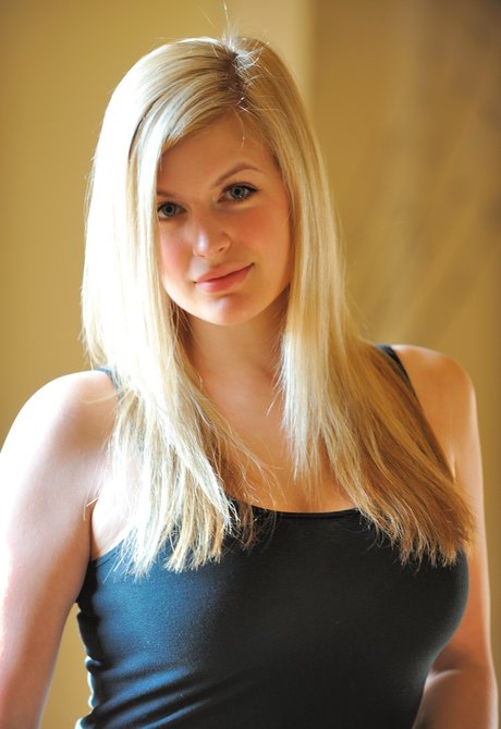 Danielle Delaunay star pretty image