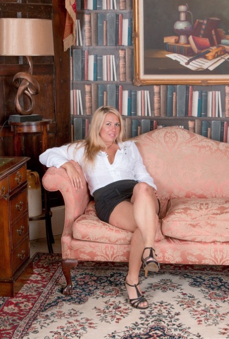 Elle Macqueen adult star archive