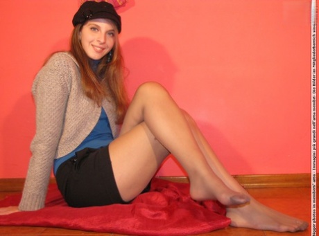 redhead legs free naked pics
