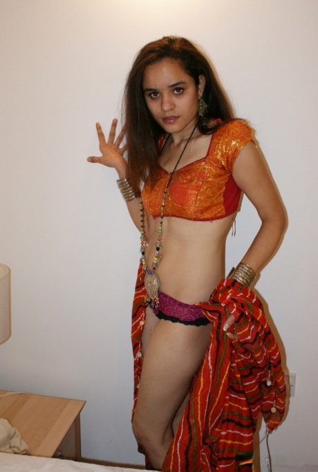 Jasmine Mathur model free photos