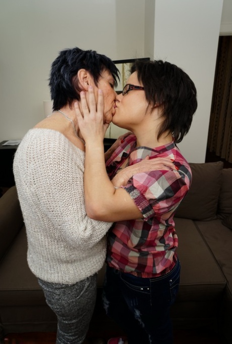 มือสมัครเล่นทางทวารหนัก หนังโป๊ รูปภาพ
